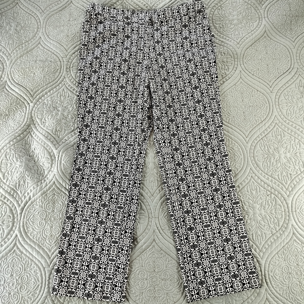 2/$30 Chicos Black & White Print Stretch Pants Size 0P / US 4P Casual Summer